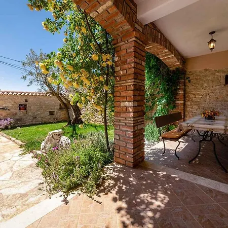 House Kovaci * Kaštelir