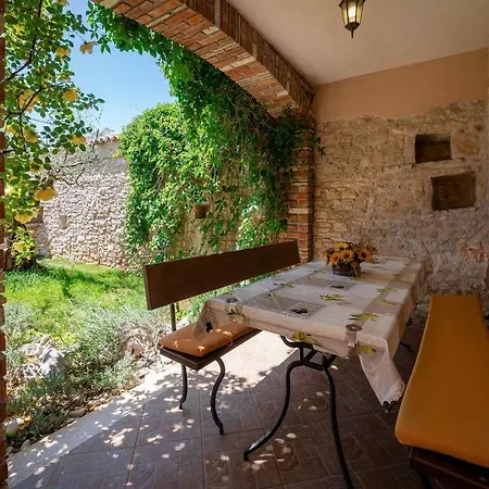 House Kovaci * Kaštelir
