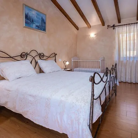 House Kovaci * Kaštelir